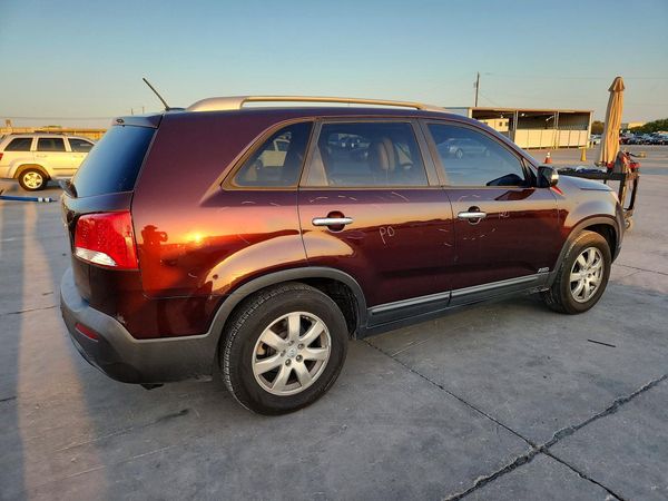 2013 KIA SORENTO Base / LX