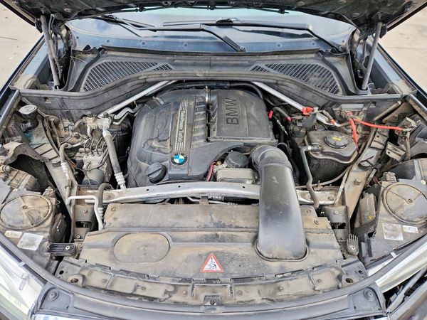 2015 BMW X5 — Engine bay