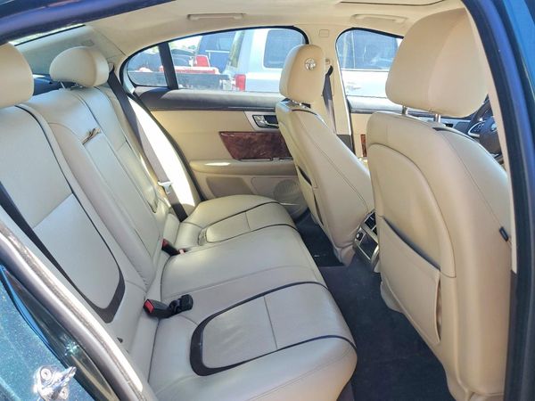 2015 JAGUAR XF Sport & Portfolio