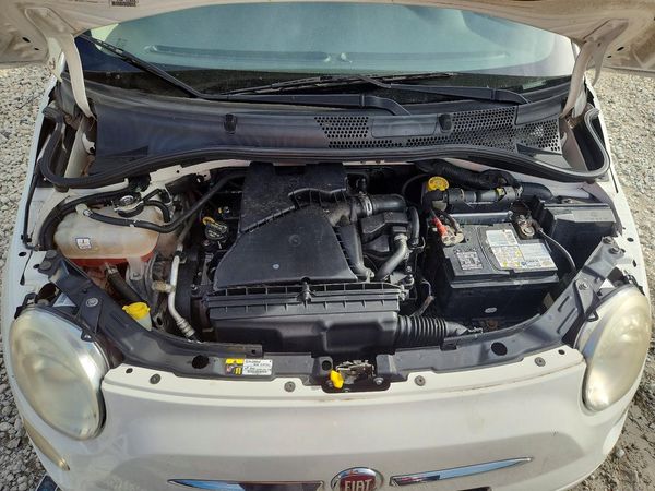 2015 FIAT 500 Pop — Engine bay