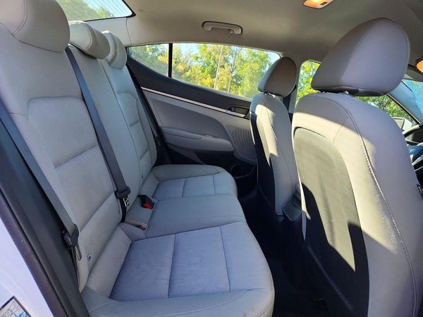 2017 HYUNDAI ELANTRA SE Base