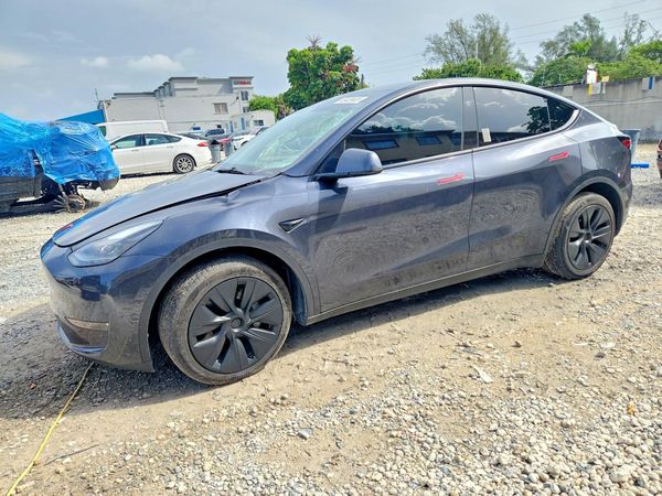 2025 TESLA MODEL Y