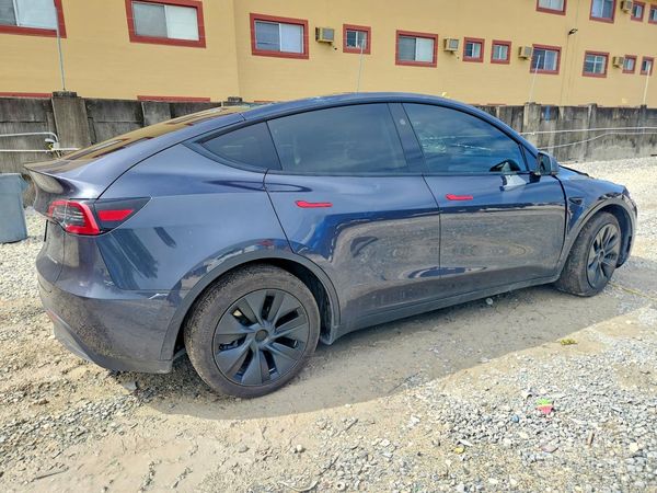 2025 TESLA MODEL Y