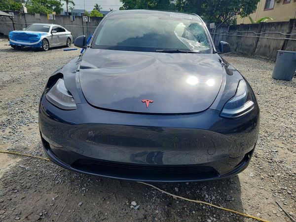 2025 TESLA MODEL Y