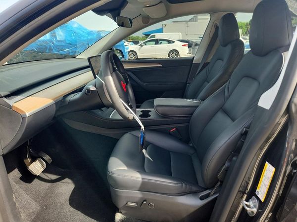 2025 TESLA MODEL Y