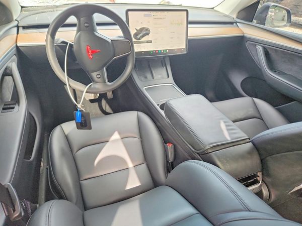 2025 TESLA MODEL Y
