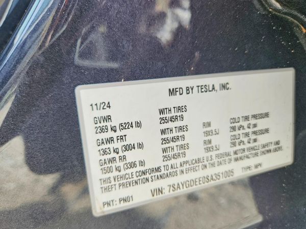 2025 TESLA MODEL Y