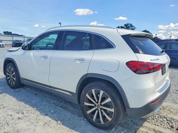 2021 MERCEDES-BENZ GLA