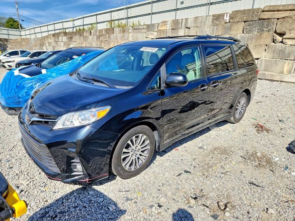 2018 TOYOTA SIENNA