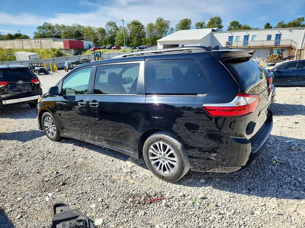 2018 TOYOTA SIENNA