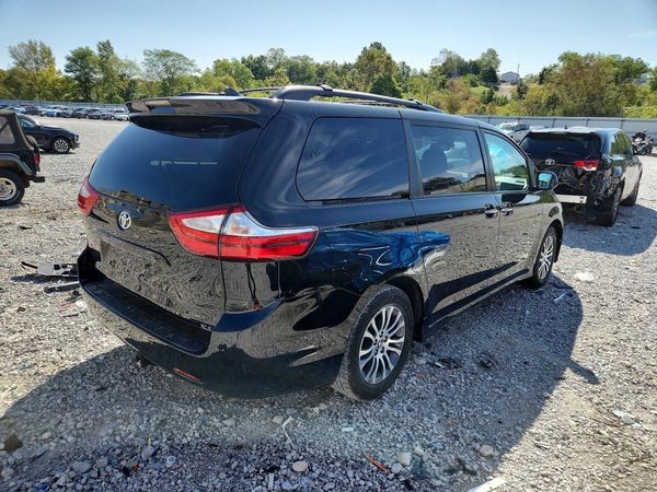 2018 TOYOTA SIENNA