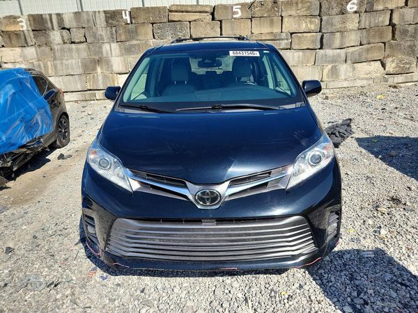 2018 TOYOTA SIENNA