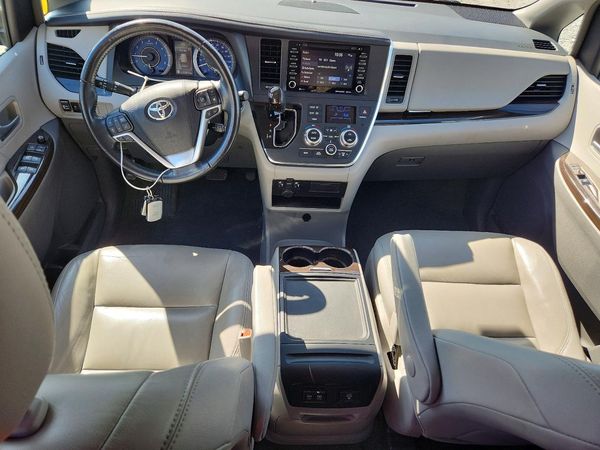 2018 TOYOTA SIENNA
