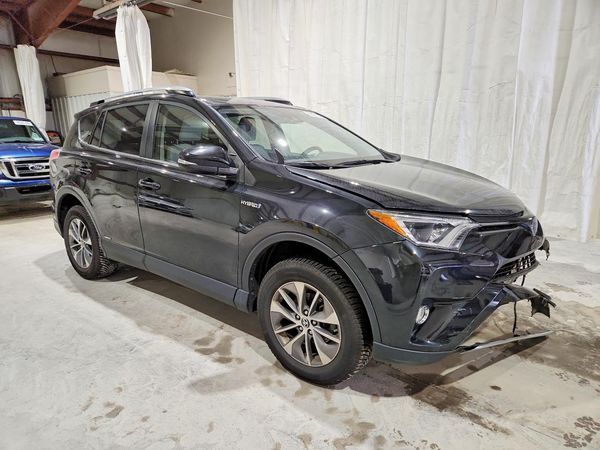 2017 TOYOTA RAV4 LE/XLE Hybrid — Passenger 3/4