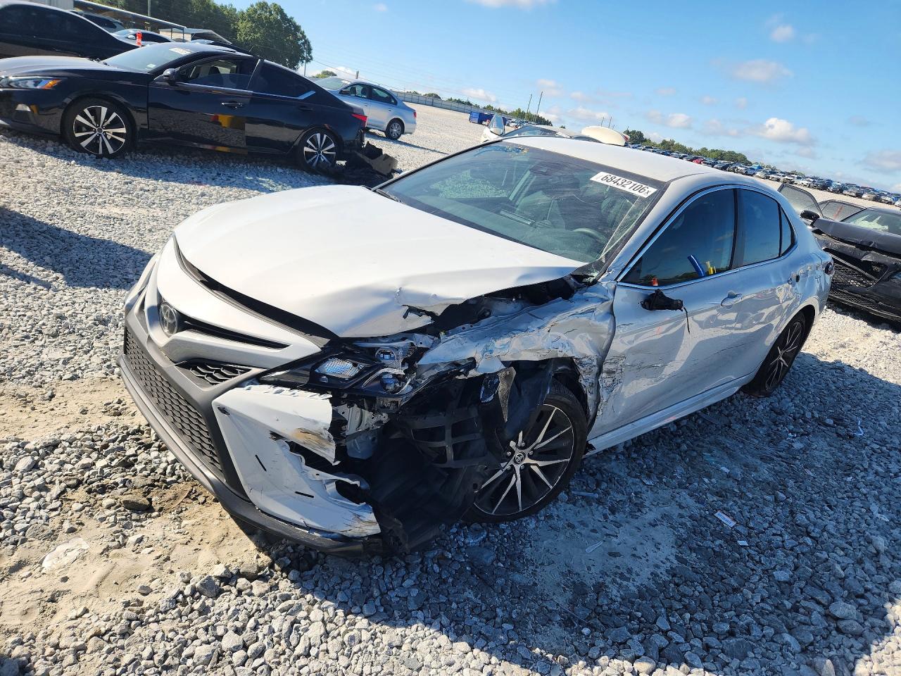 2024 TOYOTA CAMRY SE — Front 3/4