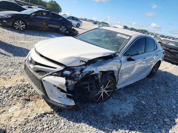2024 TOYOTA CAMRY SE — Front 3/4