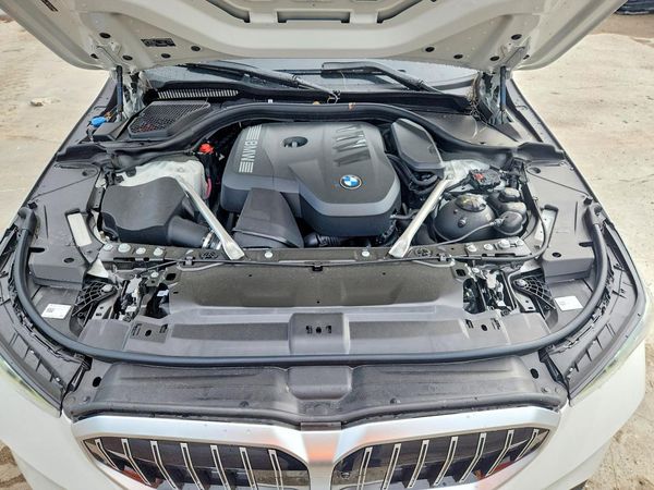 2026 BMW 530 xDrive — Engine bay