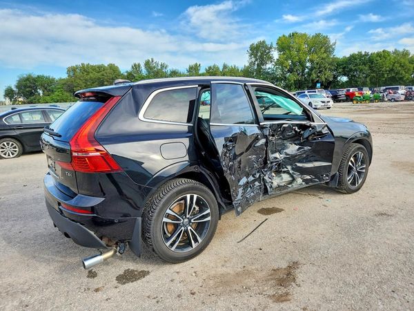 2019 VOLVO XC60 Momentum