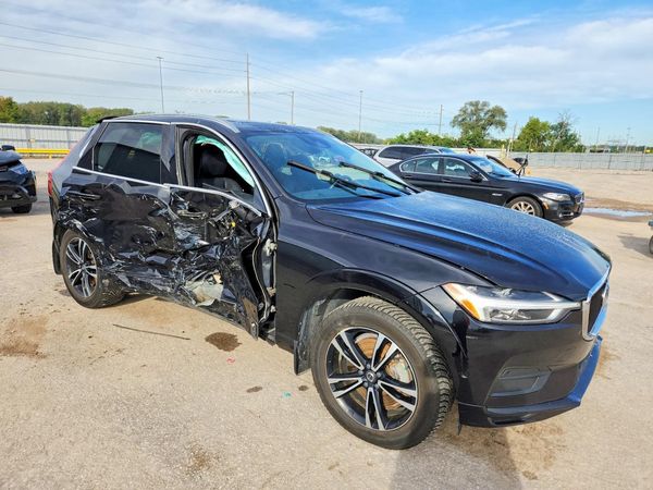 2019 VOLVO XC60 Momentum