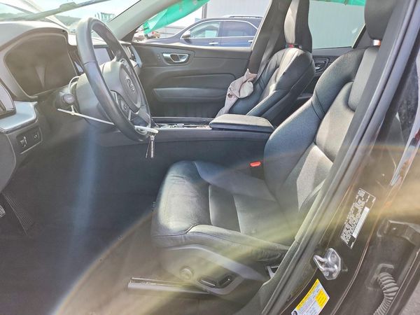 2019 VOLVO XC60 Momentum