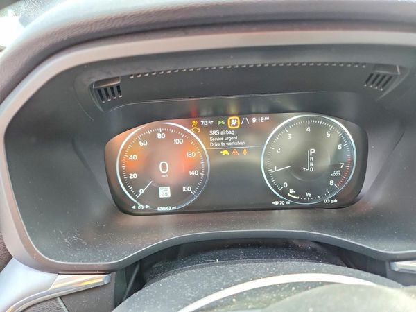 2019 VOLVO XC60 Momentum