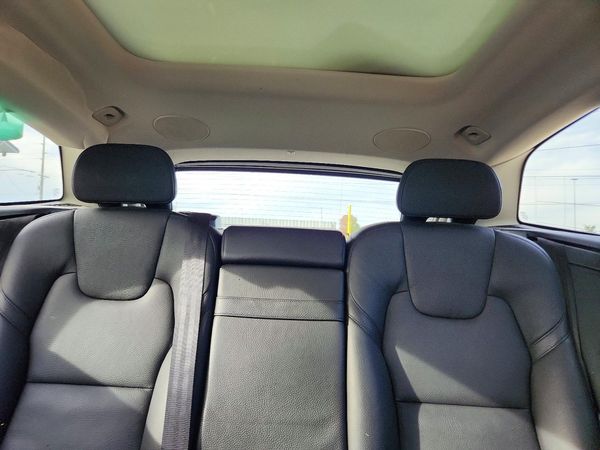 2019 VOLVO XC60 Momentum