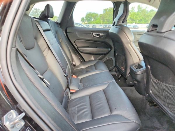 2019 VOLVO XC60 Momentum