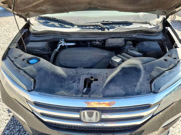 2017 HONDA PILOT EX SENSING — Engine bay