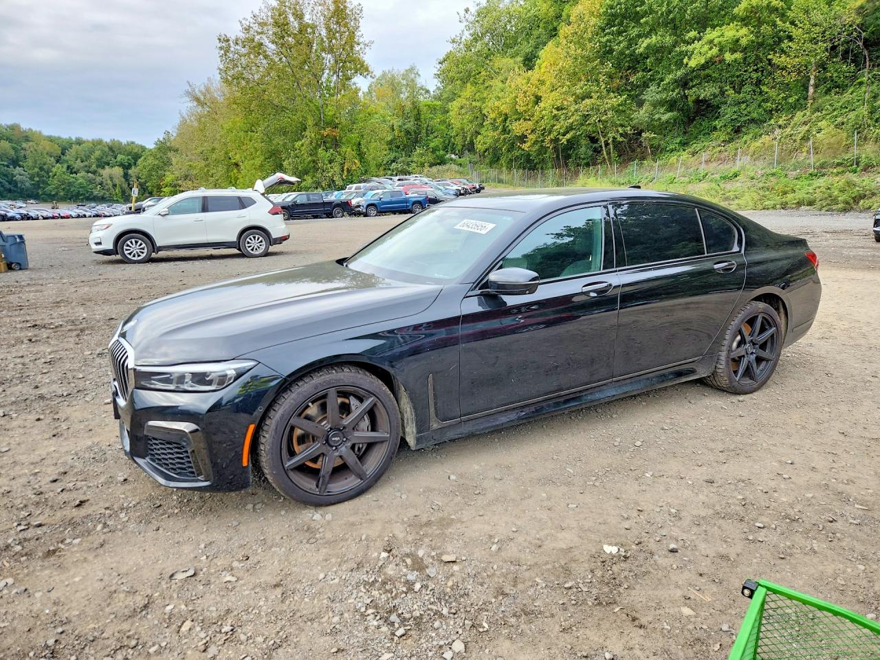 2020 BMW 750 xDrive — Front 3/4