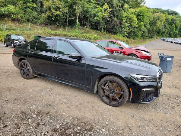 2020 BMW 750 xDrive — Passenger 3/4