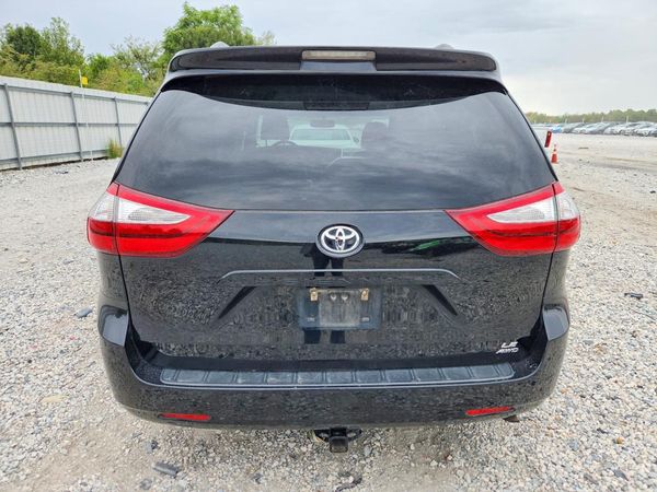 2017 TOYOTA SIENNA LE