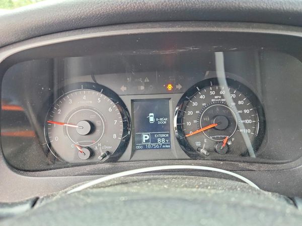 2017 TOYOTA SIENNA LE