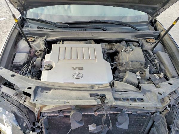 2016 LEXUS ES 350 — Engine bay