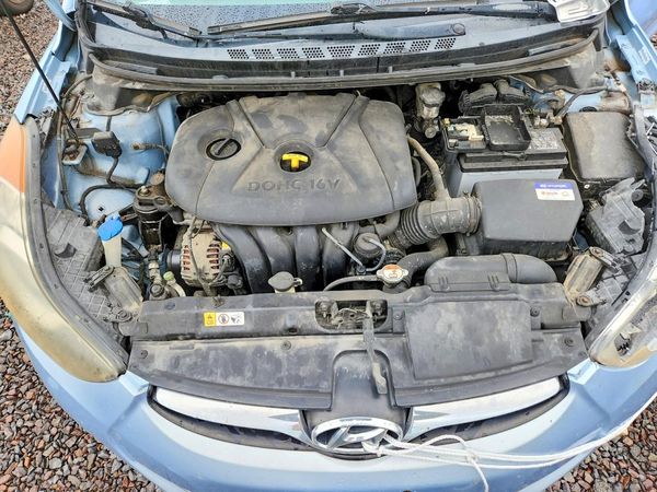 2012 HYUNDAI ELANTRA GLS(Middle grade) — Engine bay