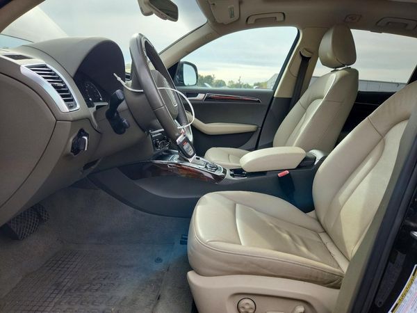 2012 AUDI Q5 Prestige — DENT