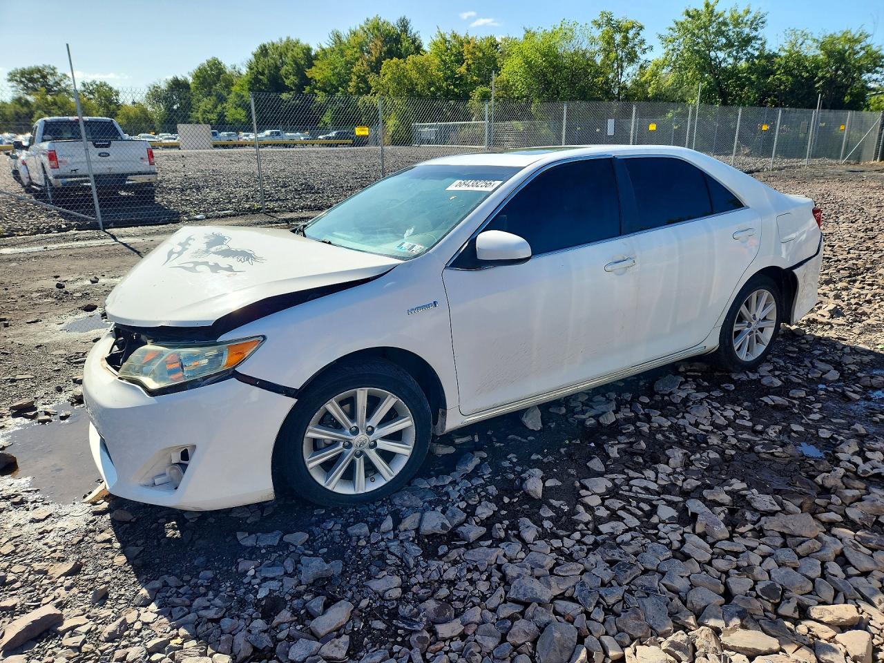 2013 TOYOTA CAMRY SOLA Hybrid — Front 3/4