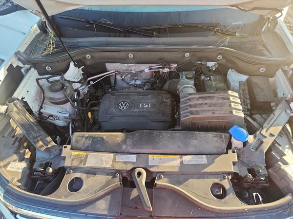 2021 VOLKSWAGEN ATLAS 4Motion SEL — Engine bay