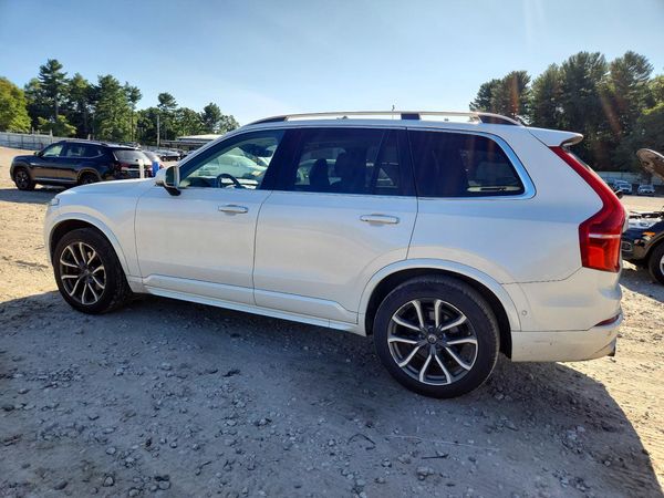 2018 VOLVO XC90 Momentum
