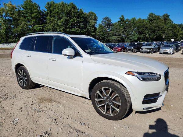 2018 VOLVO XC90 Momentum