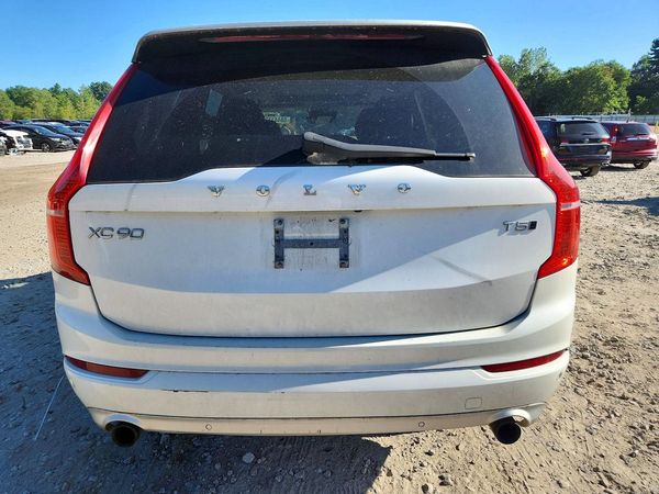 2018 VOLVO XC90 Momentum