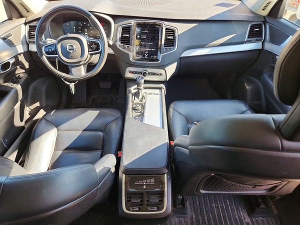 2018 VOLVO XC90 Momentum