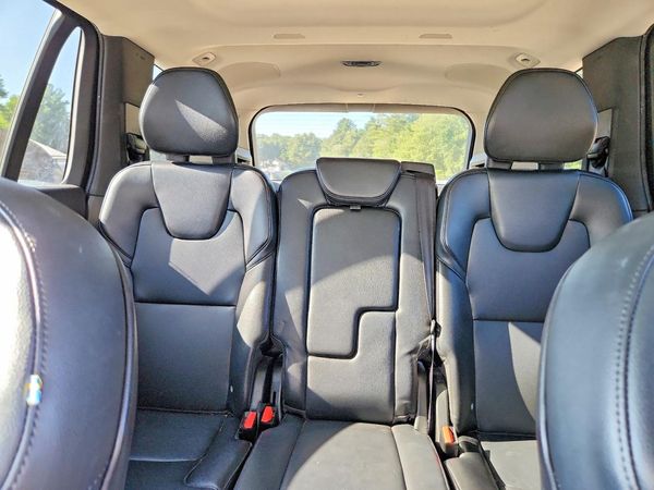 2018 VOLVO XC90 Momentum