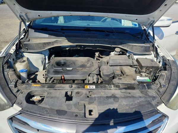 2017 HYUNDAI SANTA FE — Engine bay