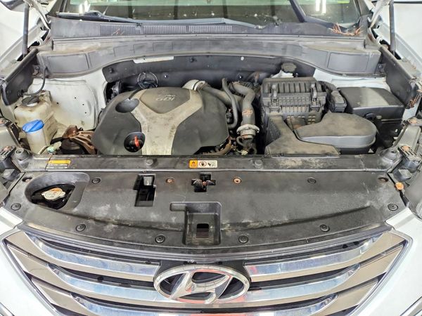 2013 HYUNDAI SANTA FE — Engine bay