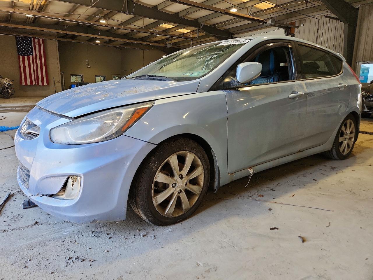 2013 HYUNDAI ACCENT GLS Premium/ SE — Front 3/4