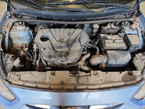 2013 HYUNDAI ACCENT GLS Premium/ SE — Engine bay