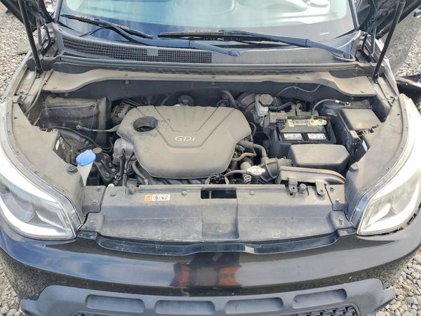 2016 KIA SOUL Plus — Engine bay