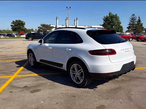 2018 PORSCHE MACAN