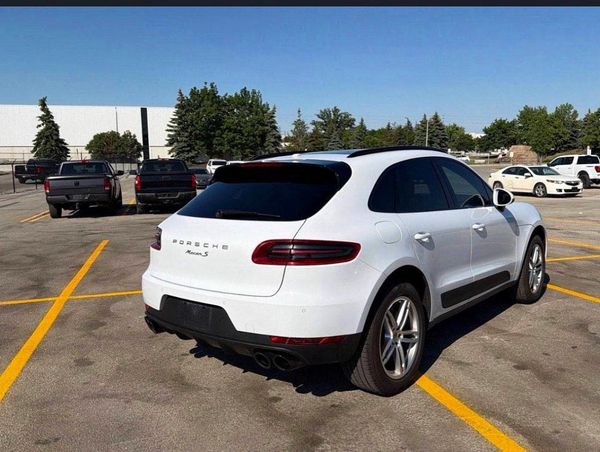 2018 PORSCHE MACAN