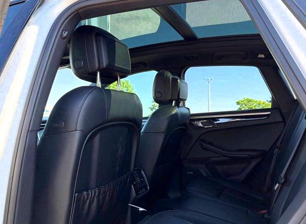 2018 PORSCHE MACAN
